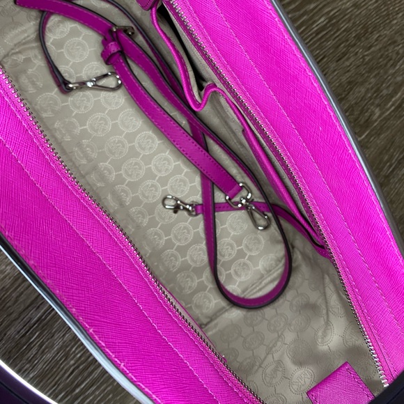 **SOLD** Large Magenta Michael Kors Selma Handbag - Picture 5 of 8